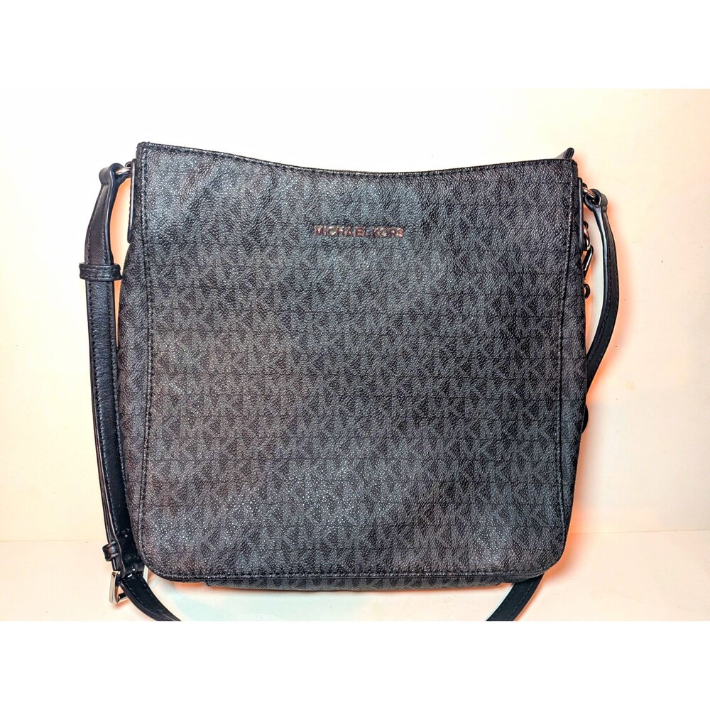 Michael Kors Jet Set Messenger Bag With Charm